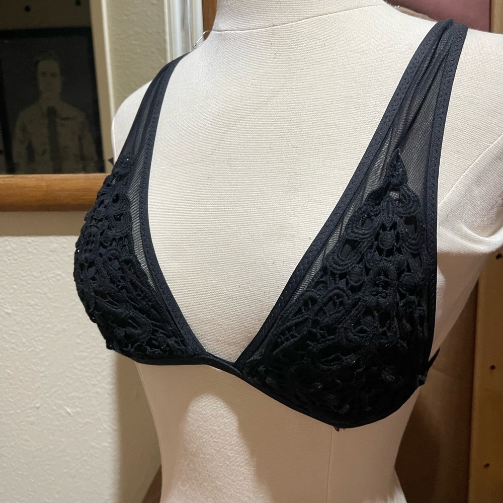 designer Becca crocheted black lace strappy  bikini top Sz Small